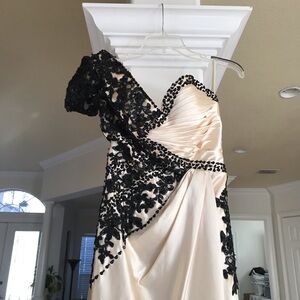Black and Cream Lace Silk One-Shoulder Formal Event Special Occasion Gown